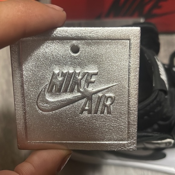 Worn one time inside then put back in box has extra laces - Picture 10 of 10